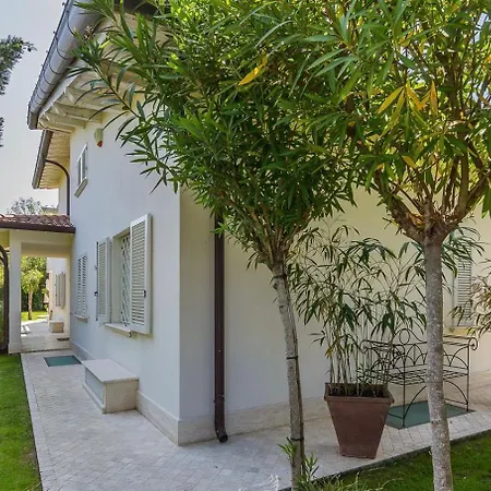 -villa With Swimming Pool Dei Marmi- Villa