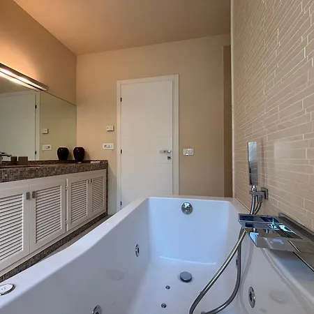 别墅 -villa With Swimming Pool Dei Marmi- *